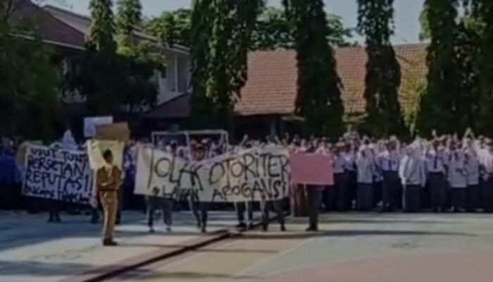 Gegara Didemo Siswanya, Kepsek di Makassar Dimutasi