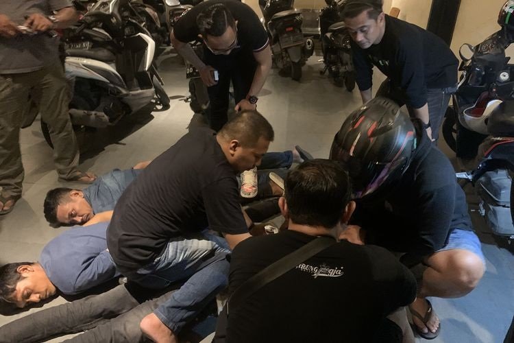Tiga pelaku perampokan rumah dosen yang diringkus polisi di salah satu penginapan