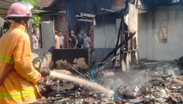 Sijago Merah Ngamuk, 1 Rumah di Pakel Rata dengan Tanah