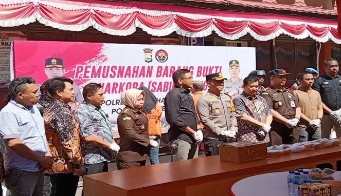 Penggerebekan di Selayar Temukan Sabu yang Dikubur di Dalam Tanah