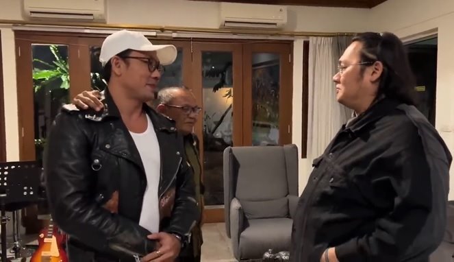 Saat Denny Sumargo Datang ke Rumah Farhat Abbas: Ketegangan yang Berakhir Damai