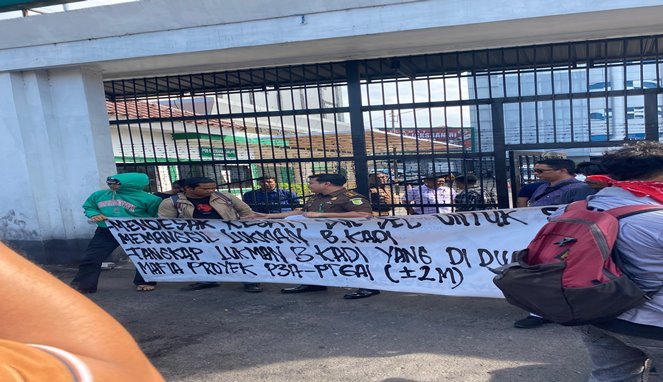 Demo Memanas! Tuntut Lukman BKady Dipenjara, Massa Kepung Kejati Sulsel