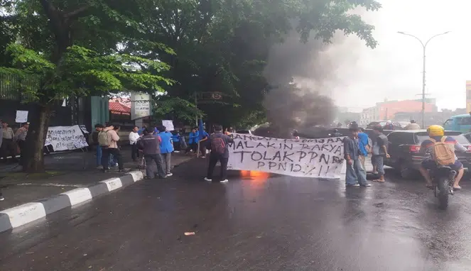 Spanduk dan Poster Bertebaran, Mahasiswa Sulsel Tolak Kenaikan PPN