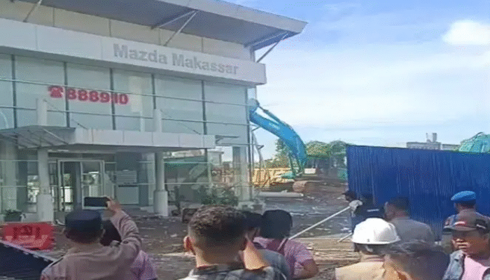 Lahan Showroom Mazda di Jalan Pettarani Makassar Dieksekusi Paksa