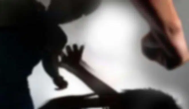 Viral! Polisi Diduga Piting dan Pukul Wartawan Tempo Saat Tugas