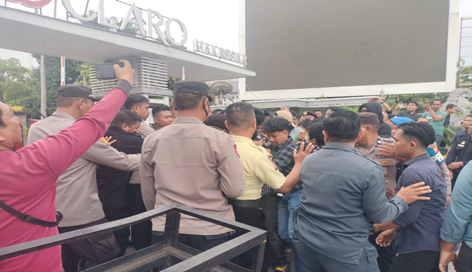 Suhunews.id- Kasus tragis tewasnya seorang bocah yang tenggelam di kolam renang Hotel Claro Makassar masih menyisakan misteri.