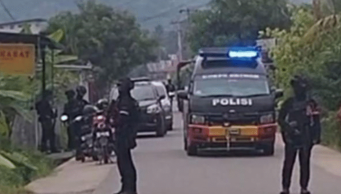 Densus 88 Tangkap Penjual Keripik Terduga Teroris, Warga Heran