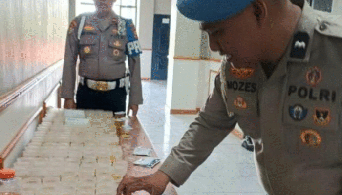 Bid Propam & Biddokes Polda Sulsel Periksa Urine Personel Polres Toraja Utara