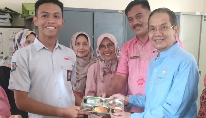 Anggota DPR RI Tinjau Pelaksanaan Program MBG di Palu, H.Longki Djanggola : Program Harus Sesuai Harapan