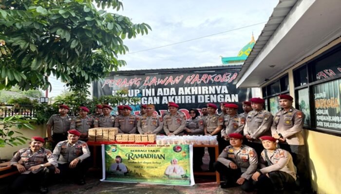 Pererat Silaturahmi, Satresnarkoba Polres Takalar Gelar Aksi Berbagi Takjil
