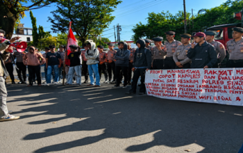 Front Mahasiswa Rakyat Menggugat Kepung Polda Sulsel, Seret Sejumlah Dugaan Kasus di Sinjai