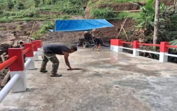 Jembatan ARMCO Hampir Rampung, Dandim Gowa Apresiasi Sinergi TNI dan Warga