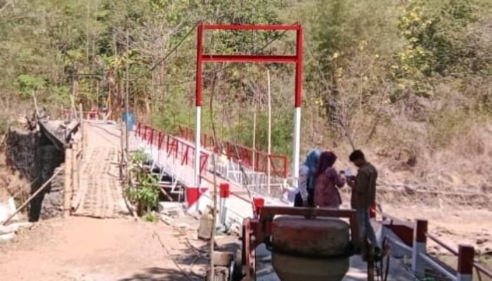 Sinergi TNI dan Rakyat, Pembangunan Jembatan Gantung Tahap V di Gowa Mendekati Rampung