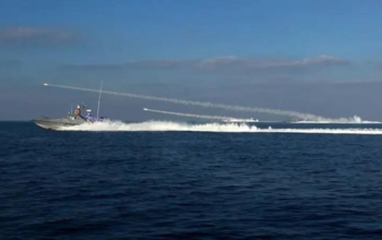 Iran Tembakkan Rudal, Kapal AS di Selat Hormuz Jadi Target