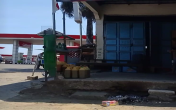 BBM Langka, Pengecer Bermunculan, Distribusi di SPBU Tepo Dipertanyakan
