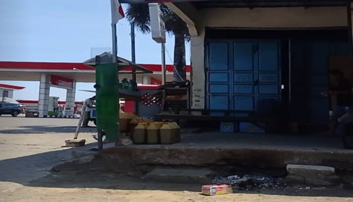 BBM Langka, Pengecer Bermunculan, Distribusi di SPBU Tepo Dipertanyakan