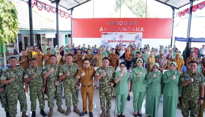 Meriahkan HUT TNI ke-81, Kodim 1409/Gowa Gelar Bazar dan Bakti Kesehatan Berbasis Vicon