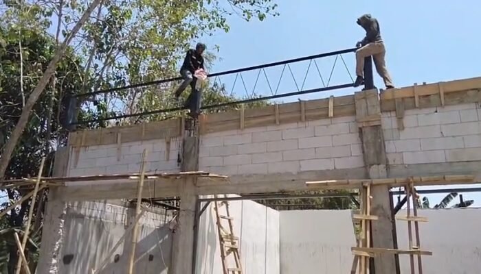 Babinsa Pantau Pembangunan KDKMP Bajeng, Progres 63,41%
