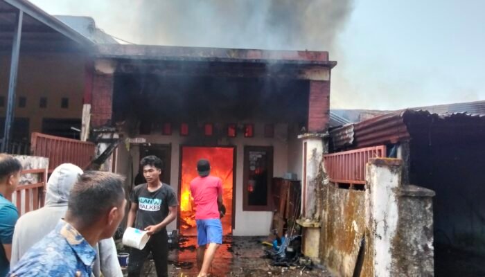 Kebakaran Hebat Hanguskan Empat Rumah di Pasar Tua Malino
